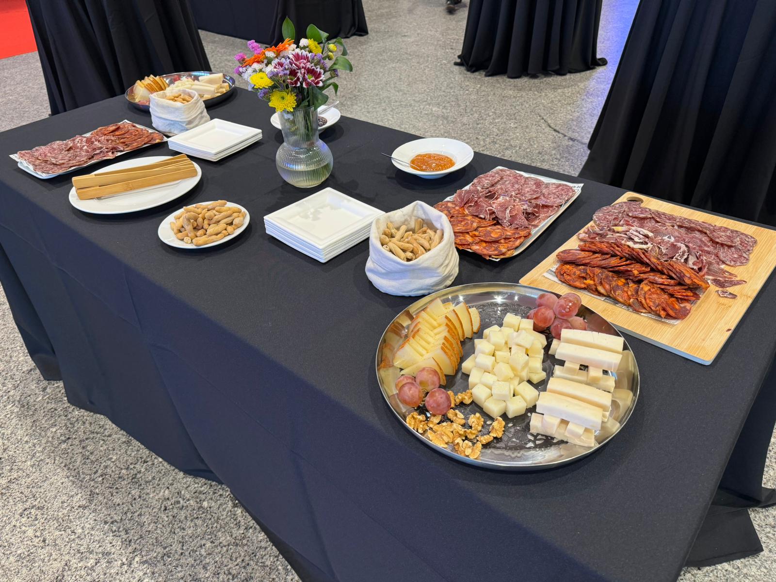 Descubre las ventajas de un catering personalizado - López Echeto