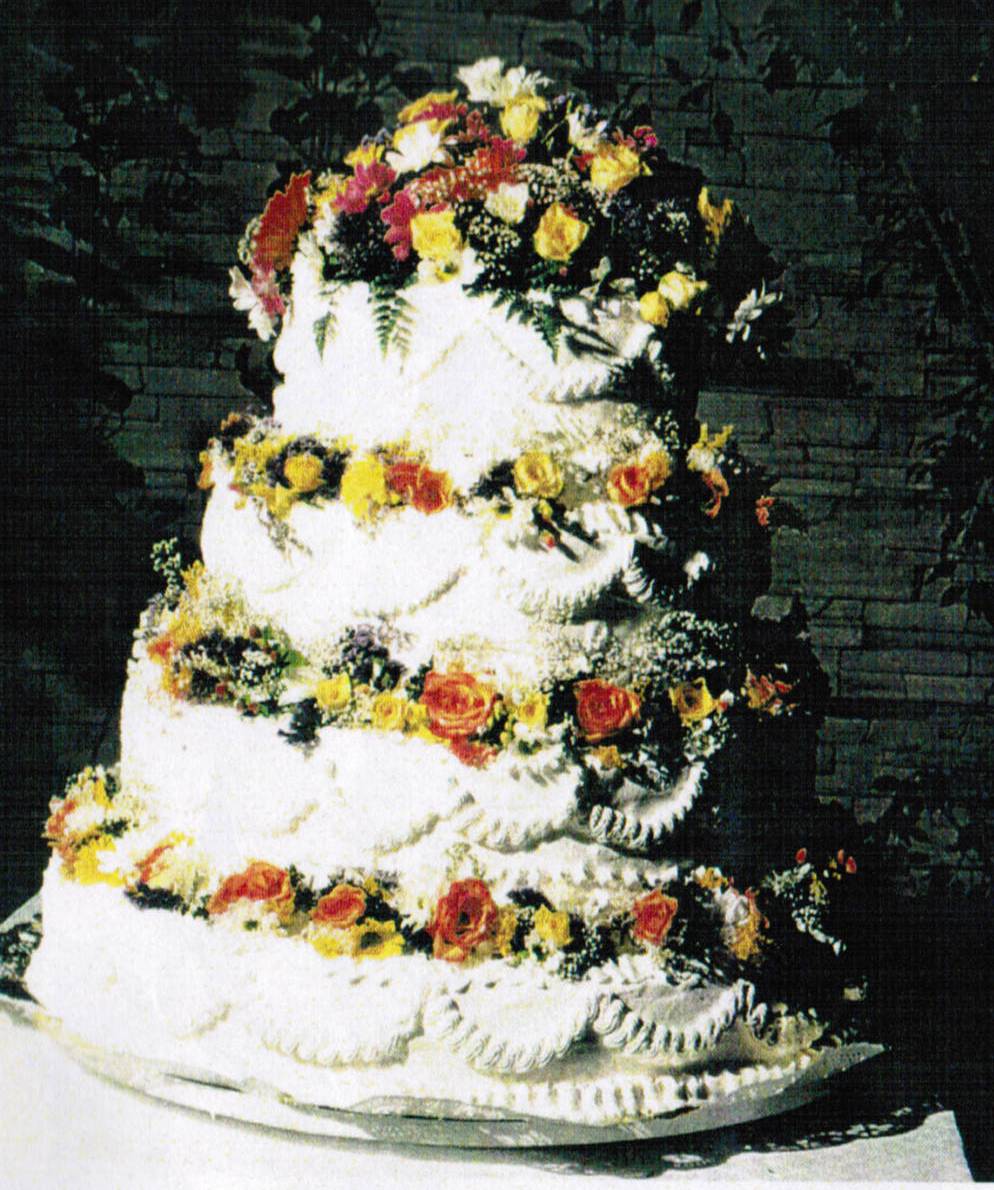 Tarta de Boda Tradicional con Flores