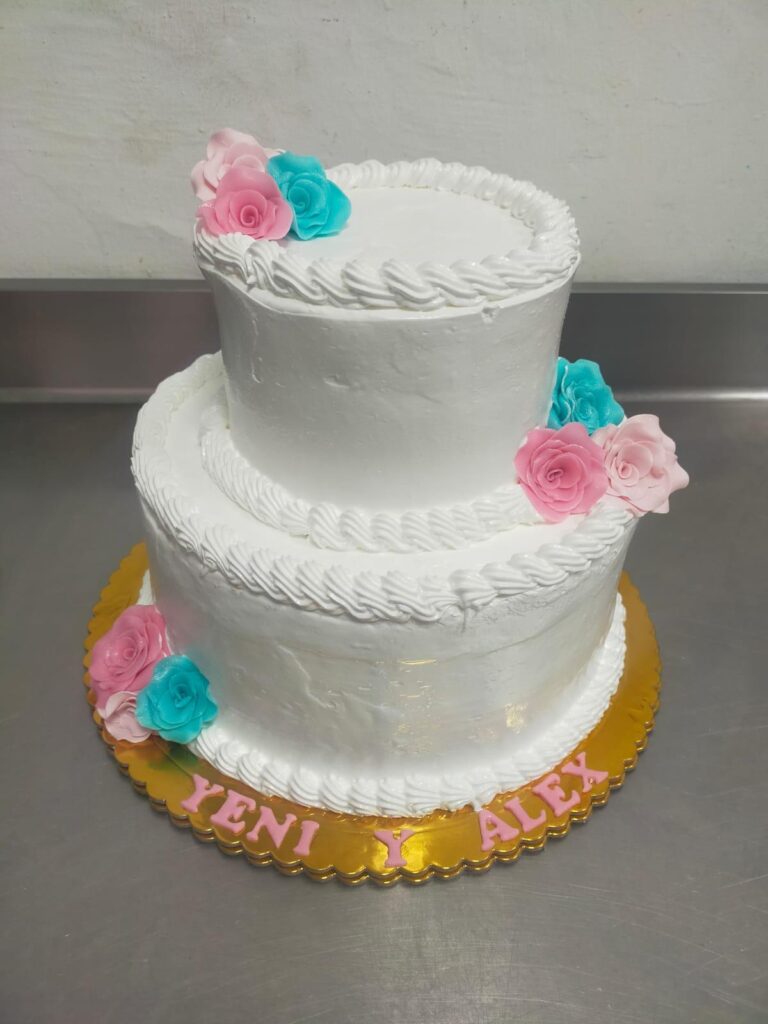 Tarta de Bodas Sencilla con Flores 8