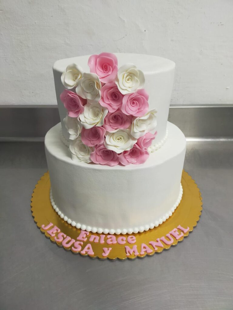 Tarta de Bodas Sencilla con Flores 9