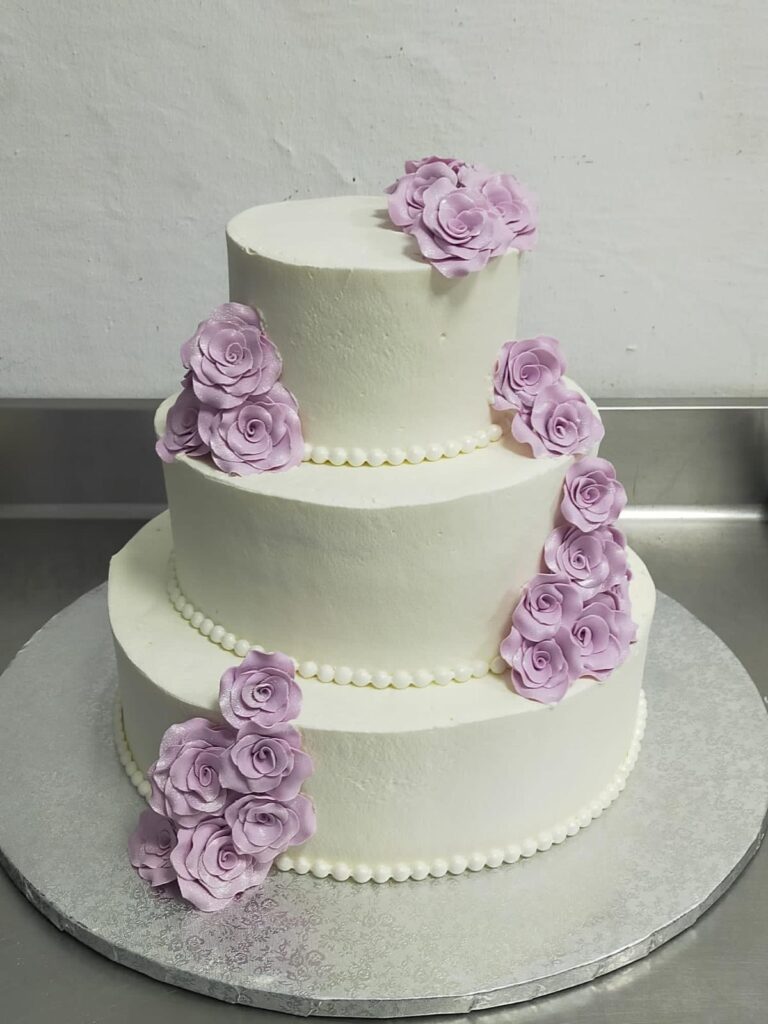 Tarta de Bodas con Flores Violeta 3