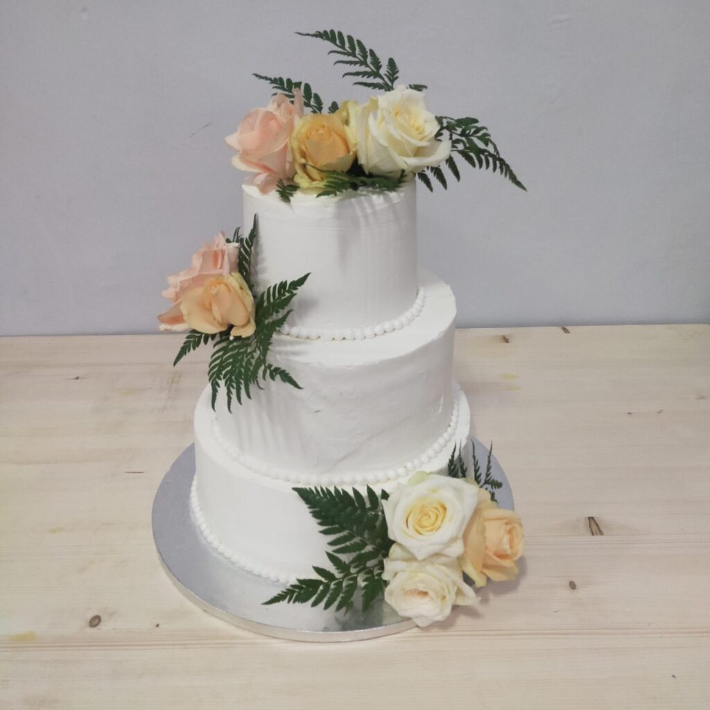 Tarta de Bodas con Ramo 2