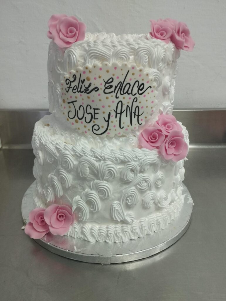 Tarta de Bodas Sencilla con Flores 15